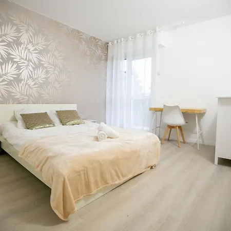 Spacieux & Lumineux Proche De Paris & Versailles Apartment *